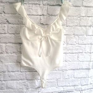 ASTR the label White bodysuit